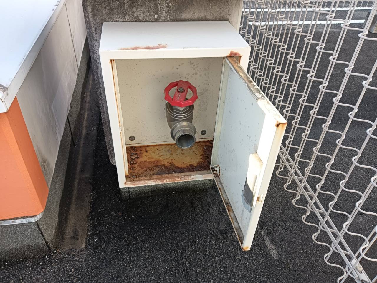 東大阪市某所 放水口格納箱取替工事